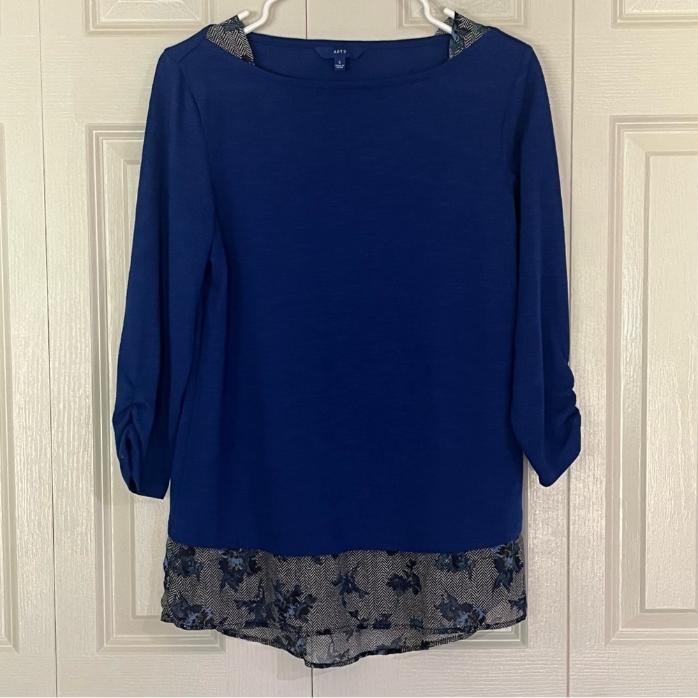 Apt. 9 Royal Blue Blouse with Floral Detail On Skirting 3/4 Sleeves Size Small